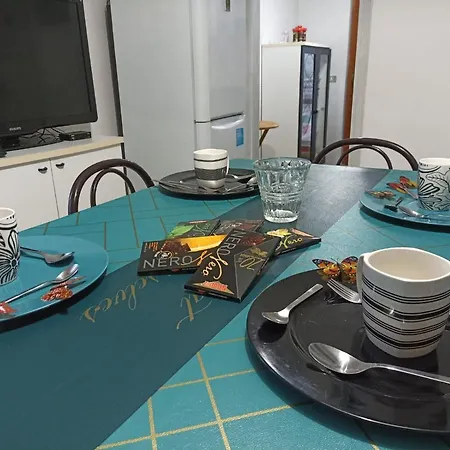 Leone Apartment