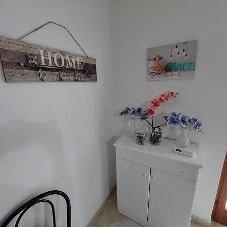 Leone Apartment