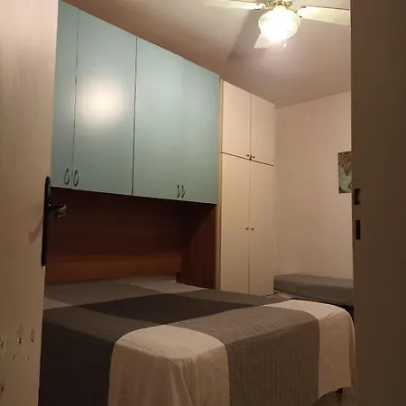 Leone Apartment *